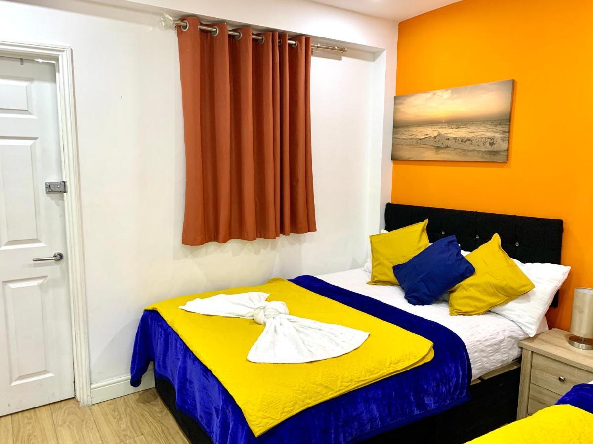 Apartament 2 Bedroom Apartment, Kitchen, Reception And Private Garden *