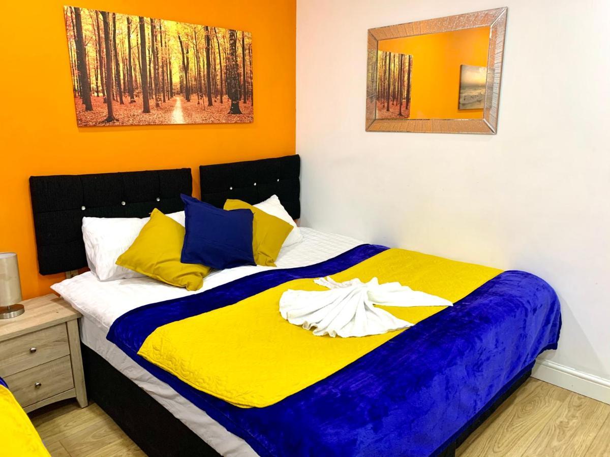Apartament 2 Bedroom Apartment, Kitchen, Reception And Private Garden Londra