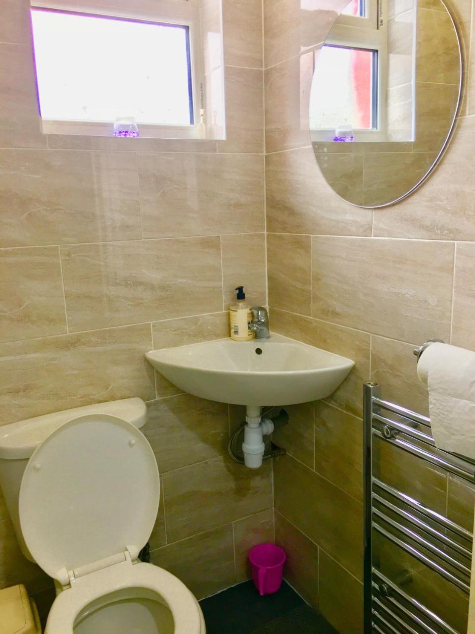 Apartament 2 Bedroom Apartment, Kitchen, Reception And Private Garden