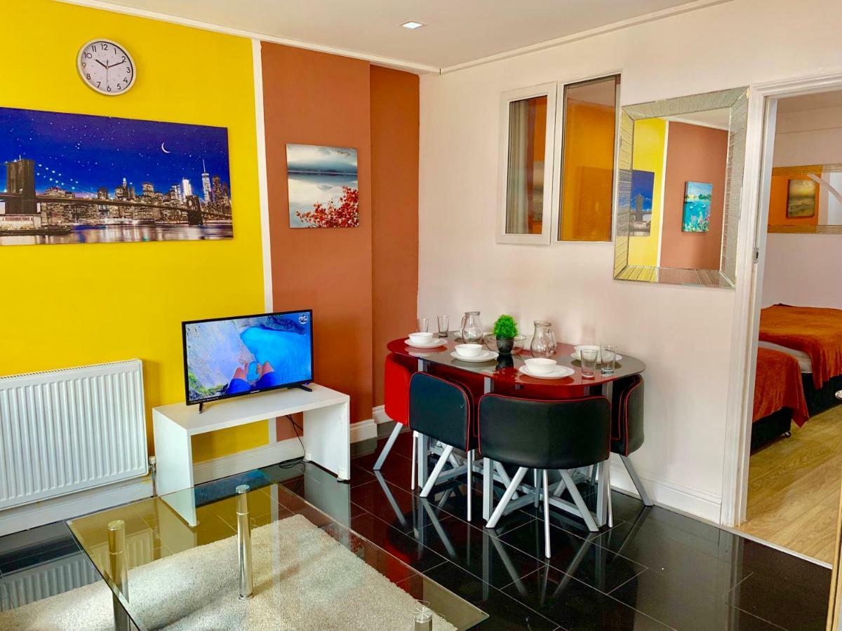 Apartament 2 Bedroom Apartment, Kitchen, Reception And Private Garden